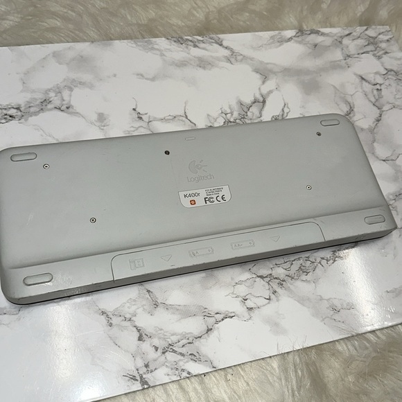 Logitech Black Wireless K400R USB compact Keyboard, 3.5 inch Integrated Touchpad - Picture 11 of 11